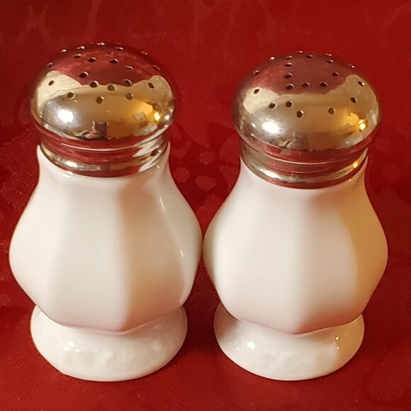 Rosenthal Maria Salt & Pepper Shaker, Quality White Porcelain - Germany - Picture 1 of 3